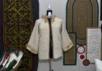  Szűrrátétes viseletek