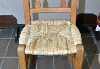 Sással fonott gyerek szék